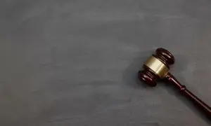 Ile trwa uprawomocnienie wyroku karnego? Poznaj kluczowe terminy