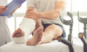 Skręcenie kostki a trwały uszczerbek: Kiedy należy się odszkodowanie?