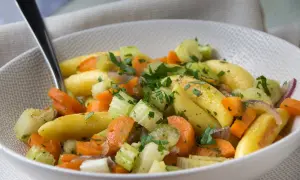 Schmackhafte Gnocchi mit Karotten, Sellerie und Zwiebeln, ein tolles Gericht für stangensellerie rezepte.