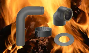 Ofenrohr-Teile und Dichtungsband für das Ofenrohr abdichten, vor loderndem Feuer.