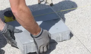 Jaki żwir pod kostkę? Wybierz najlepszy materiał na trwałą nawierzchnię