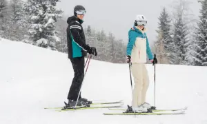 Najlepsze kurtki zimowe na narty: jak wybrać idealny model?