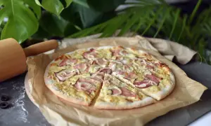 Pizza rossa: Definicja, składniki, sekrety. Odkryj smak Włoch!