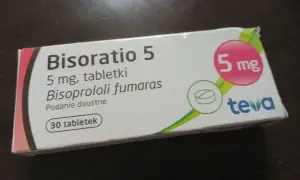 Opakowanie leku Bisoratio 5 mg, zawierającego bisoprolol, który jest beta blokerem. 30 tabletek.