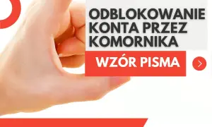 Dłoń trzyma kartę z napisem "Odblokowanie konta przez komornika". Wzór pisma. Pomoc w przypadku zajęcia egzekucyjnego konta.