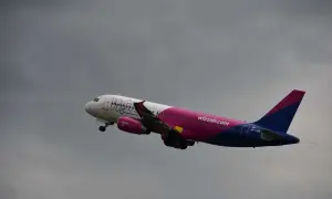 Wizz Air: Poduszka na pokład? Jak zabrać i uniknąć opłat!