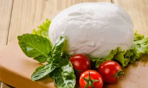 Mozzarella czy zdrowa? Odkryj jej korzyści i zagrożenia dla zdrowia