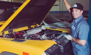 Twój diesel dymi? Przedmuchy w silniku: objawy i co dalej?