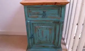Jak postarzyć meble? DIY: Unikalny styl vintage krok po kroku