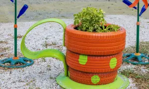 Opony w ogrodzie: 30+ kreatywnych pomysłów DIY i porad