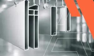 Profilowane elementy aluminiowe po procesie satynowania, gotowe do dalszej obróbki.