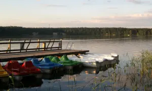 Jezioro Białe Augustowskie: Jak zaplanować idealny wypoczynek?