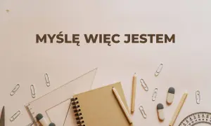 Na tle przyborów szkolnych, takich jak ołówek, linijka i zeszyt, widnieje napis "Myślę więc jestem".