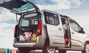 Le macchine multispazio sono perfette per le avventure! Peluche e pupazzi pronti a partire per un viaggio emozionante.