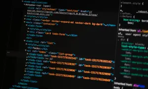 Pogrubianie tekstu w HTML/CSS: 3 metody, SEO i błędy do uniknięcia