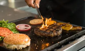 Jakie mięso na burgera? Wybierz i przygotuj soczysty kotlet!