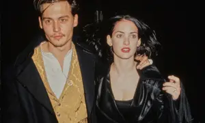 Johnny Depp i Winona Ryder, para z lat 90., w eleganckich strojach.