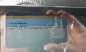 Błąd P0325: Obwód sygnału czujnika spalania stukowego.