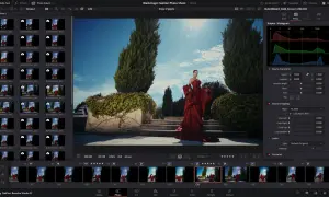 Kobieta w czerwonej sukni na schodach, edytowana w DaVinci Resolve free. Widok interfejsu programu z podglądem zdjęć i narzędziami.