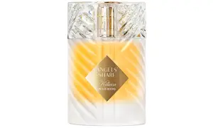 Elegancka butelka perfum Kilian Angels' Share, z wyrazistym, złotym logo i ozdobną nakrętką.