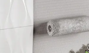 Rolka do nanoszenia folii w płynie, która pozwala na późniejsze położenie płytek.