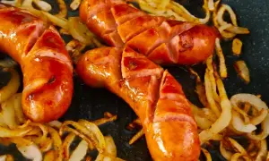 Perfekcyjna kiełbasa na patelnię: wybór i sekretne smażenie