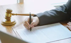 Ile czasu uprawomocnia się wyrok? Poznaj kluczowe terminy i zasady