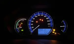 Kontrolki w toyocie yaris co oznaczają i jak uniknąć problemów
