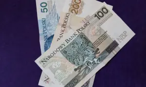 Polskie banknoty 50, 100 i 200 zł. Może to być spadek po rodzicach, który pomoże w realizacji marzeń.