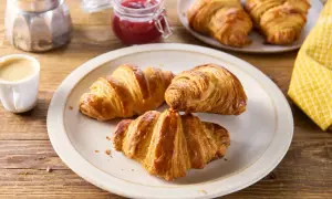 Szybki przepis na pyszne croissanty z gotowego ciasta francuskiego