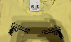 Pokaz co tam masz pod bluzką - co naprawdę oznacza ta fraza w Pistolet?