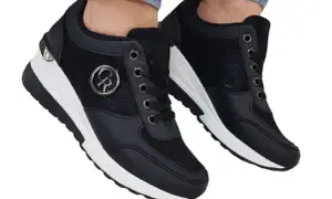 Buty sportowe na koturnie – co to za obuwie i jak je nosić?