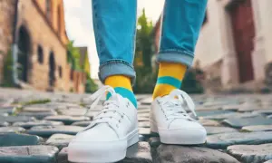 Jak dobrać skarpetki do sneakersów? Stylowe porady i triki