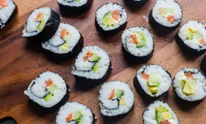 Perfekcyjny ryż do sushi: Jak doprawić go jak mistrz?