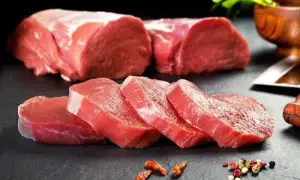 Czy cielęcina to wołowina? Odkryj kluczowe różnice i smaki