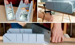 Herramienta para cortar rodapié a mano con precisión. Se muestra el uso de una caja de ingletes y una sierra para realizar cortes limpios.