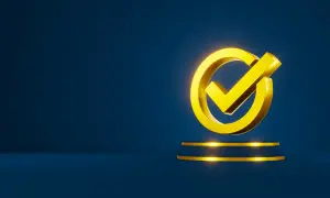Złoty symbol zaznaczenia na ciemnoniebieskim tle, symbolizujący gwarancję rozruchową i pewność zakupu.