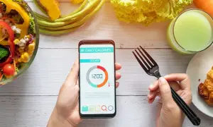 Ile kcal na redukcji? Klucz do zdrowej utraty wagi bez głodzenia