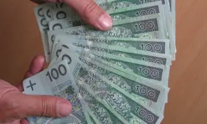Kiedy trzeba oddać zasiłek rodzinny? Sprawdź, czy musisz zwrócić pieniądze