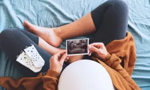 Pozycja bezpieczna w ciąży: Ratuj dwa życia! Poradnik krok po kroku