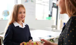 Co napisać w kronice dla wychowawczyni, by wzruszyć i podziękować?