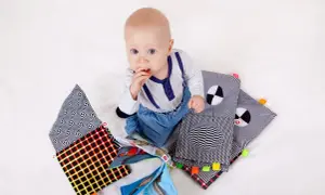 Zabawki sensoryczne dla 8 miesięcznego dziecka, które wspierają rozwój