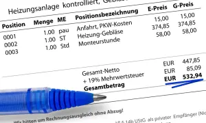Abrechnung der Heizungsanlage: Gebläse defekt, erneuert. Die vonovia Nebenkostenabrechnung zeigt Kosten für Anfahrt, Heizung-Gebläse und Monteurstunde. Gesamtbetrag 532,94 EUR.