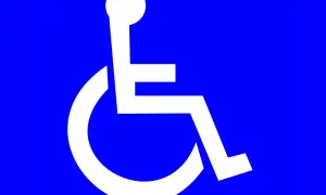 Simbolo internazionale di accessibilità. Indica la presenza di servizi per l'accompagnamento e l'invalidità, garantendo un percorso agevolato.