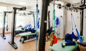 Rehabilitacja ogólnoustrojowa NFZ: Komu, jak i kiedy przysługuje?