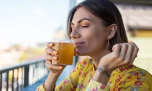 Kombucha: eliksir zdrowia? Poznaj fakty, korzyści i jak ją zrobić
