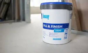 Megarón finisz czy super finish – który produkt wybrać dla idealnej gładzi?