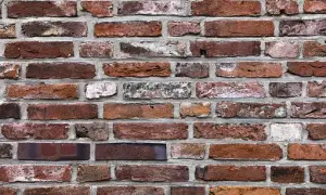 Jak skutecznie wyczyścić cegłę klinkierową z zaprawy bez uszkodzeń – sprawdzone metody