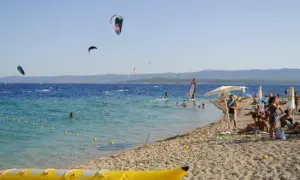 Gdzie na kitesurfing w Chorwacji? Odkryj najlepsze spoty!
