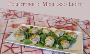 Polpettine di merluzzo light su letto di insalata fresca, un piatto leggero e gustoso.